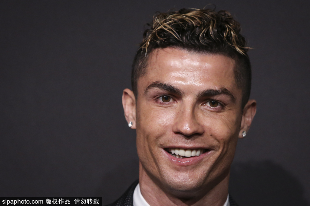 篮球火箭球员参加社区公益活动