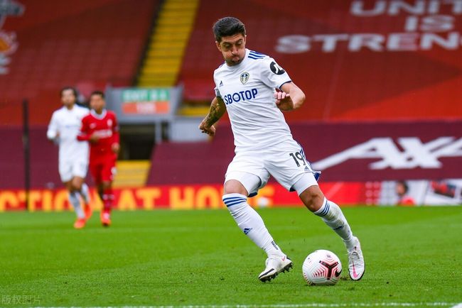 前锋终结进球荒，庆祝动作感动球迷