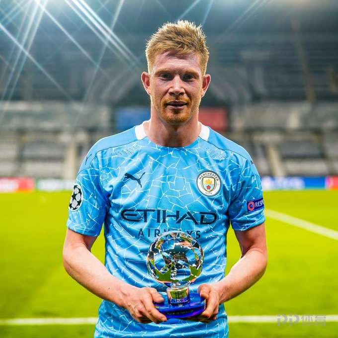 帕潘夸赞吉鲁：他不仅能进球还能防守，甚至还能客串门将