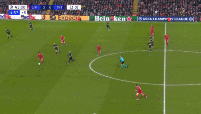 篮球湖人球员关键比赛中发挥稳定