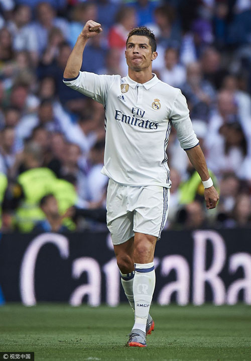 判决书：原天津泰达球员白某峰因受贿判有期徒刑一年，缓刑一年