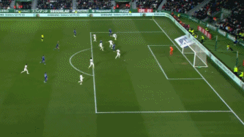 詹姆斯关键时刻稳住全队