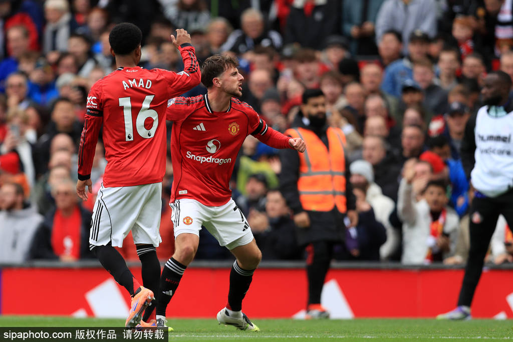 足球世界杯主题周边开售，球迷抢购